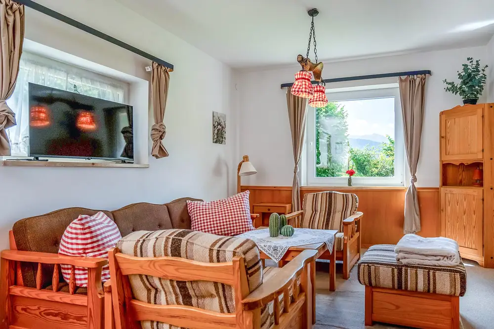 Gereinigtes Wohnzimmer einer Ferienwohnung am Walchensee