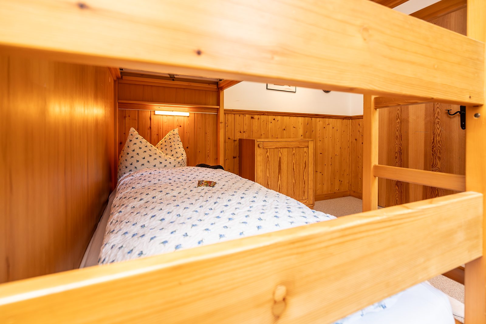 Ferienwohnung Walchensee – Zimmer mit Stockbett für Familien